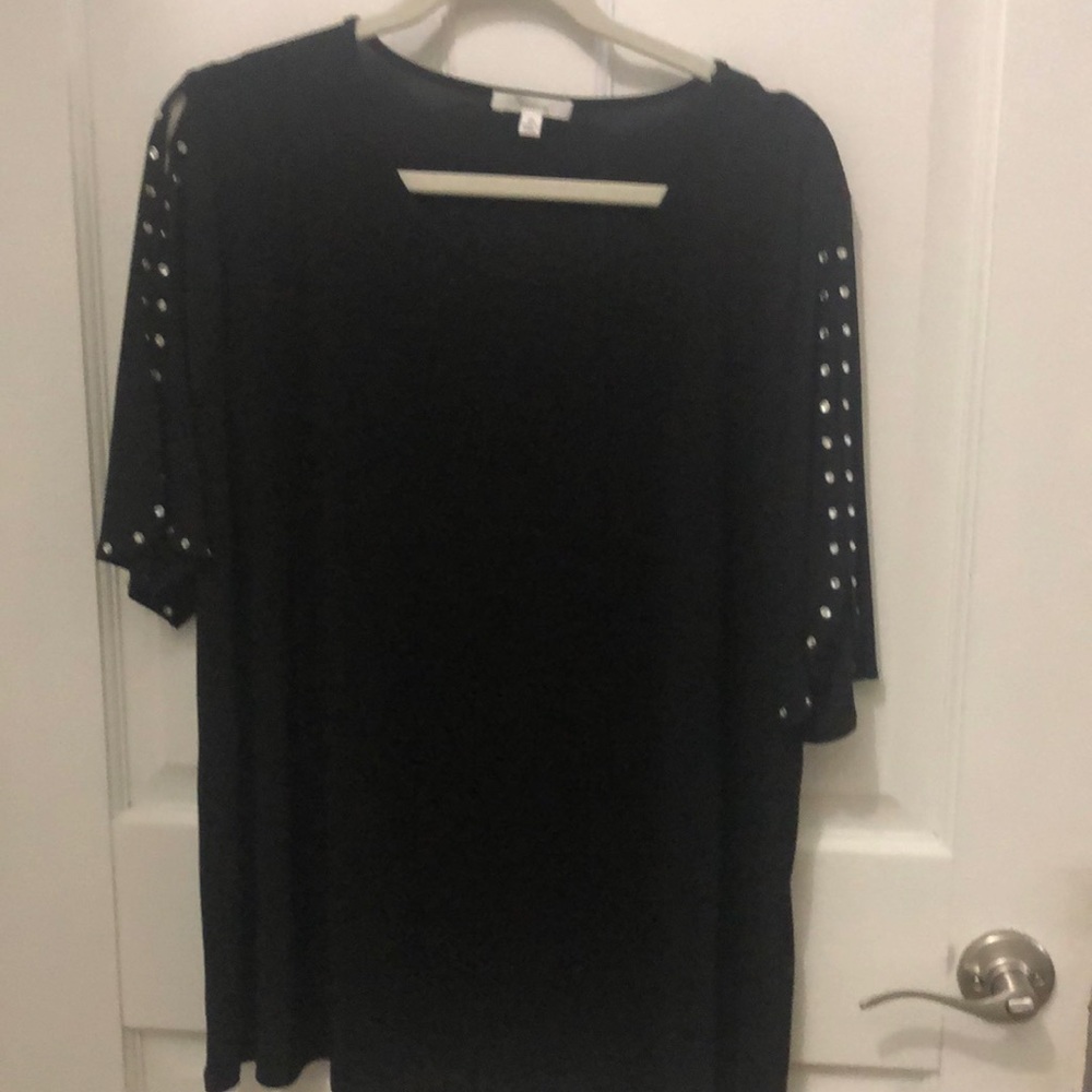 Elbow sleeves black with silver metal beads on sleeves